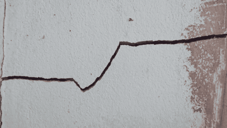 a crack in the side of a wall